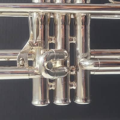 Vintage King Sliver Flair 1055T Professional Trumpet, Mouthpiece and Original Hard Case 1970-1975 - Silver plated image 18