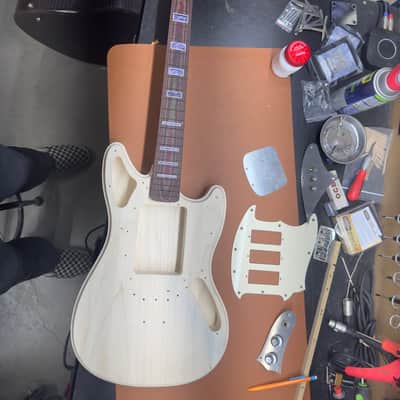 Polo Guitars Jagstang Style DIY Guitar Kit Bild 4