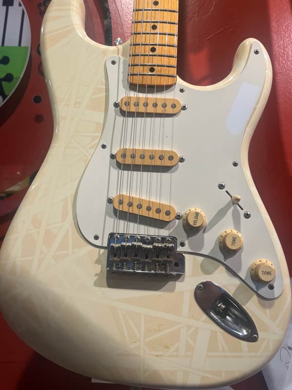 Fender Squirt Strat 1985 #A043344 MIJ 1985 - White -Striped image 1
