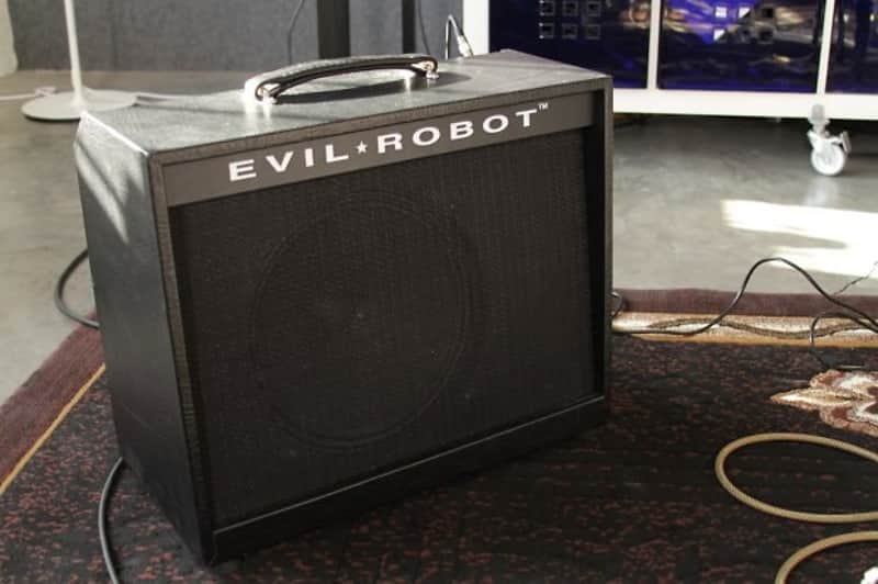 Evil Robotâ„¢ C30 Combo image 1