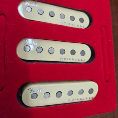 Fender Noiseless Gen4 strat pickup set open package t image 3