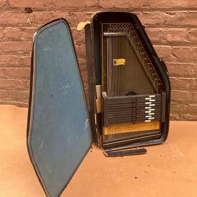 Autoharp By Oscar Schmidt 12 Chord 32 string Auto Harp W/ Case - Black image 16