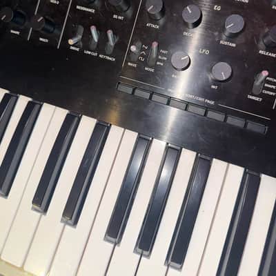 Korg Prologue 8 Polyphonic 49-Key 8-Voice Analog Synthesizer 2018 - Present - Black/Wood image 3