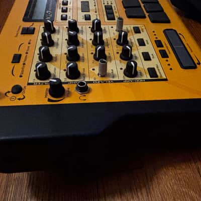 E-MU Systems XL-7 Command Station 128-Voice Synthesizer 2001 - Yellow / Black image 6