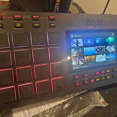 Akai MPC Live One Standalone Sampler / Sequencer 2017 - 2020 - Black image 10