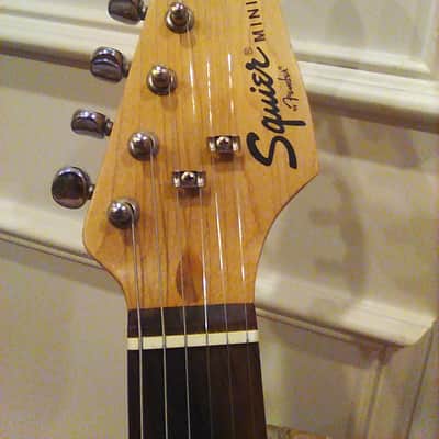 Pink Squier Hello Kitty Mini Stratocaster 2006 - 2009 image 4