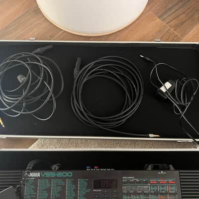 Yamaha VSS-200 (midi and audio cables) image 3