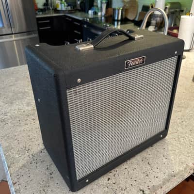 Fender Blues Junior 15-Watt 1x12" Guitar Combo image 1