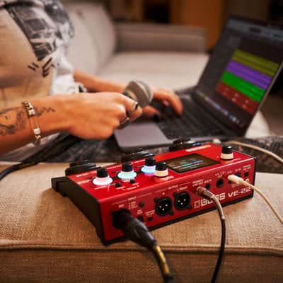 Boss VE-22 Vocal Performer - Effects & Looper Pedal image 3