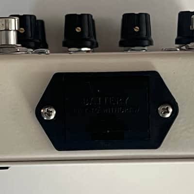 Menatone Howie 7 knob 2008 - White image 2