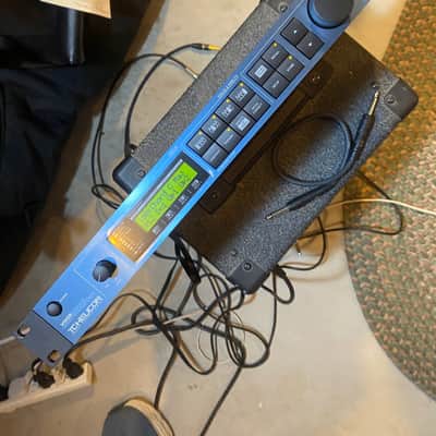 TC HELICON VOICEWORKS  HARMONY, CORRECTION AND EFFECTS RACK UNIT image 1