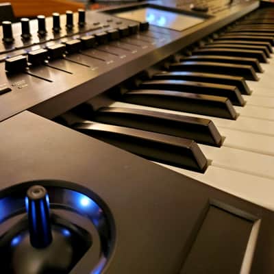 MUST SEE!!! KORG KRONOS 61 FULLY INSPECTED/SERVICED AND IN AMAZING CONDITION! image 10