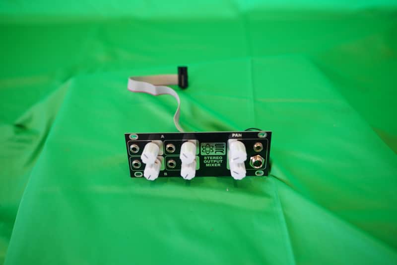 Synhrotek 1U Stereo Output Mixer image 1