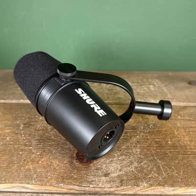 Shure MV7X Cardioid Dynamic Podcast Microphone 2020 - Present - Black image 3