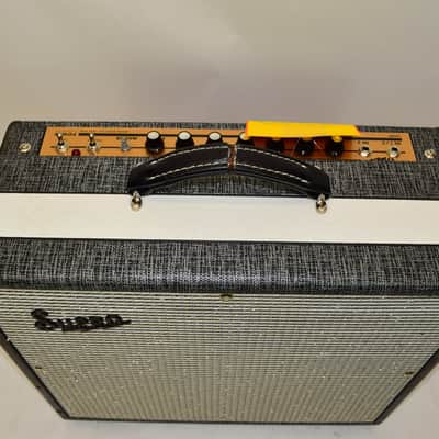 Supro 1696RT Black Magick Reverb 1x12" 25-watt Tube Combo Amp image 3