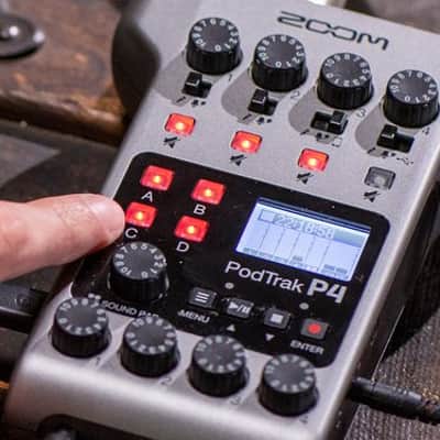 Zoom Podtrak P4 portable multitrack podcast recorder image 2