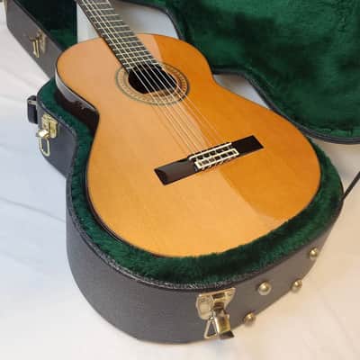 Jose Ramirez Pre Owned 1995 Vintage R4 all Solid CLassical Guitar With Case image 2
