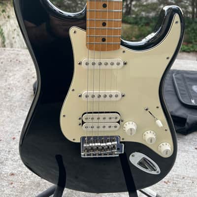 Fender Standard Stratocaster HSS Maple Neck 2010 - Black image 1