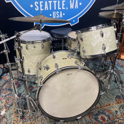 Slingerland – 1960s Vintage Radio King 4-Piece Set 22", 16", 13", with Matching 5x14" Artist Model Snare Drum  – White Marine Pearl image 1