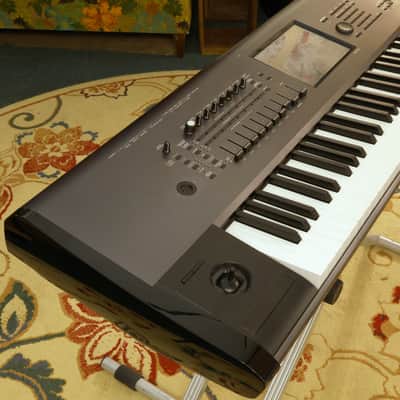 Korg Kronos 73 with Gator case image 2