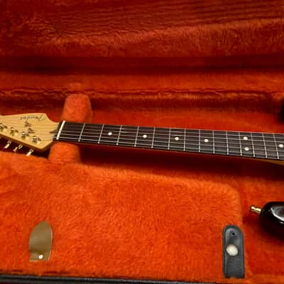 FENDER STATOCASTER 50th ANNIVERSARY LIMITED EDITION S2340 OF 2500 image 3