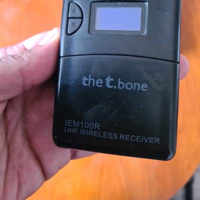 The T.bone the t.bone IEM100T + IEM100R In-Ear Monitor Set Stereo UHF 863-865MHz Rack image 4