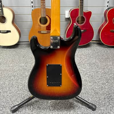 Squier Classic Vibe '60s Stratocaster with Laurel Fretboard 2019 - Present - 3-Color Sunburst image 5