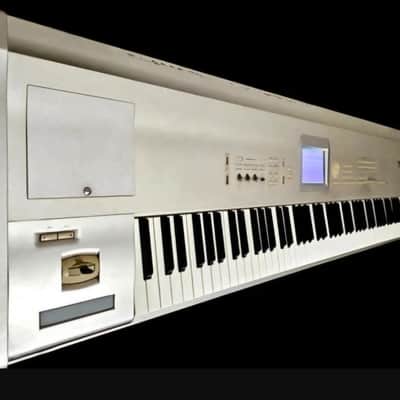 Korg Triton Studio 88-Key 120-Voice Workstation - Silver - Excellent