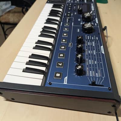 Novation MiniNova 37-Key 18-Voice Synthesizer 2012 - Present - Blue