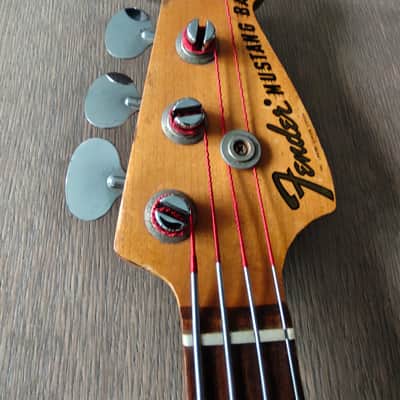 Vintage ALL ORIGINAL Fender Mustang Bass 1967 - Nitro Finish - Dakota Red image 5