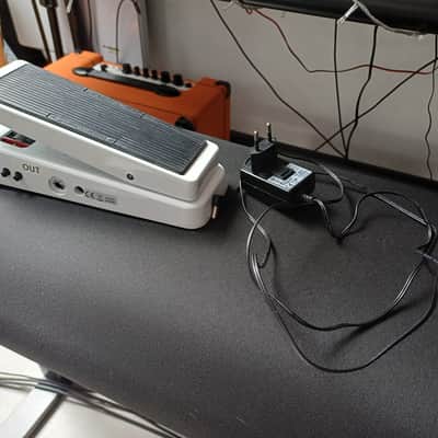 Dunlop 105Q Cry Baby Bass Wah 1999 - Present - White image 11