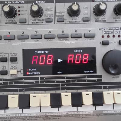 Roland MC-303 Groovebox 1990 - 1998 - Silver