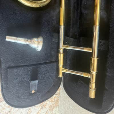 Immagine Gold color trigger trombone, With case and mouthpiece. Large bore - 5
