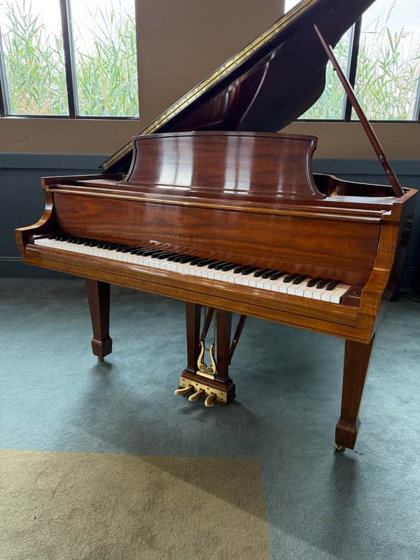 Steinway&Sons M