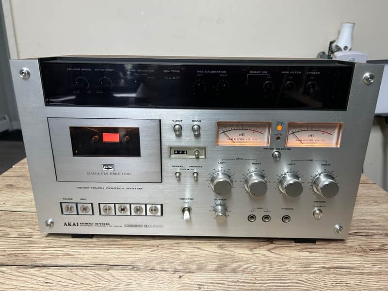 Akai GXC-570D top of the line cassette deck. SERVICED!