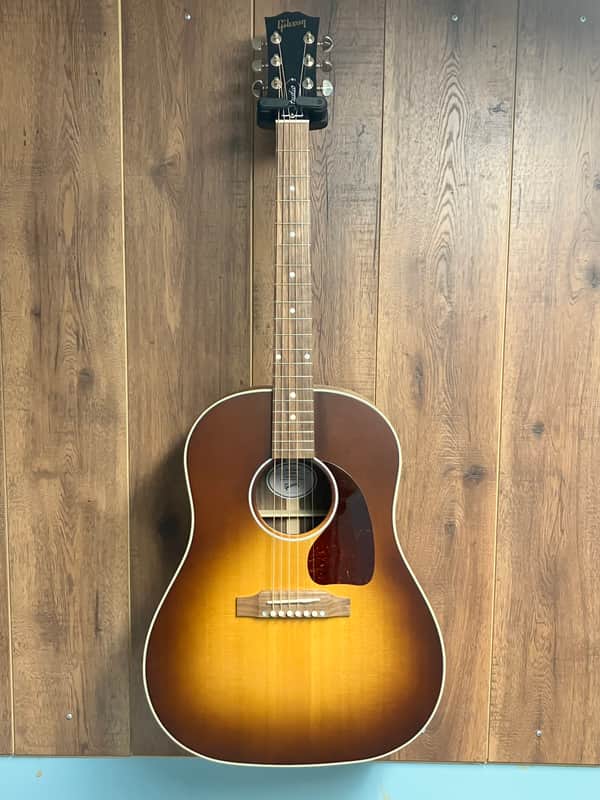 Gibson J45 Studio Walnut with case - Sunburst
