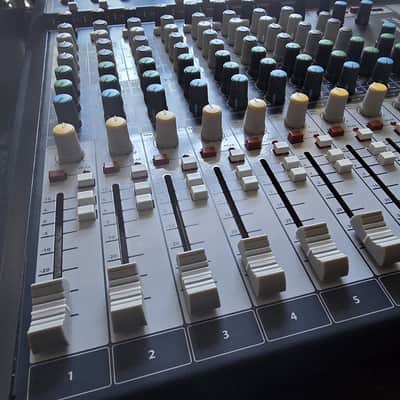 Soundcraft Signature 12 12-Channel Analog USB Mixer with Effects 2010s - Blue image 3