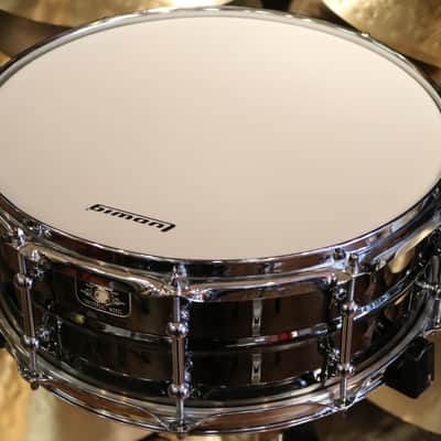 Ludwig 5.5X14 Universal Brass Snare Drum With Triple Flanged Chrome Hoops image 4
