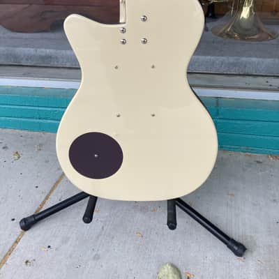 Consignment 1998 Danelectro Reissue U2 Made in Korea - White w/ Sitar Mod & Levy's Gig bag (Speer, J) image 3