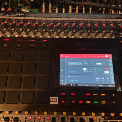 Akai MPC Live Standalone Sampler / Sequencer 2017 - 2020 - Black image 4