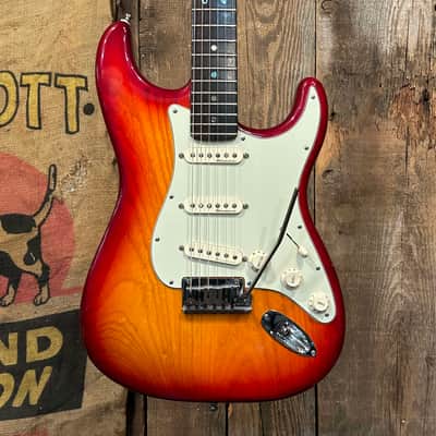 Fender American Deluxe Stratocaster with Rosewood Fretboard 2002 - Aged Cherry Burst image 1