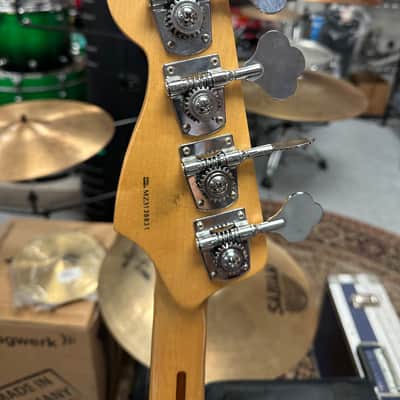Fender Jazz Bass Deluxe Series 2003 - Candy Apple Red image 7