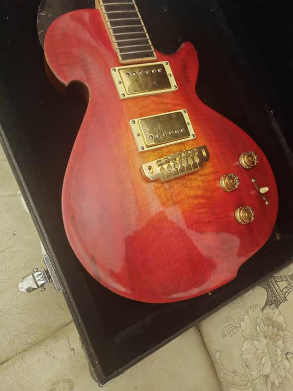 Luthierie hand made Shaving les Paul style 2017 - Red and Yellow image 1