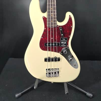 Fender Vintera® III Early '60s Jazz Bass®, Rosewood Fingerboard, Olympic White image 2