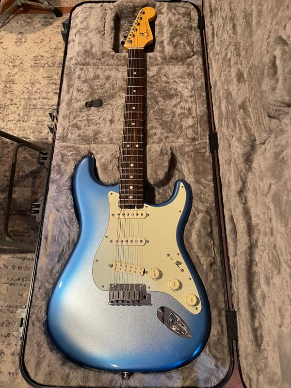 Fender American Elite Stratocaster with rosewood Fretboard 2016 - 2019 - Sky Burst Metallic