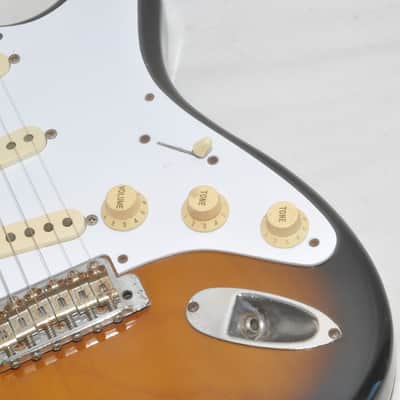 FENDER JAPAN ST57(T) Stratocaster 2-Tone Sunburst Electric Guitar Ref. No 7194 image 4