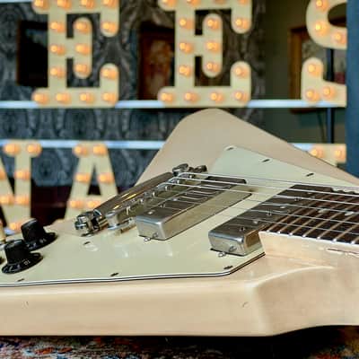1982 Gibson Flying V Alpine White image 4