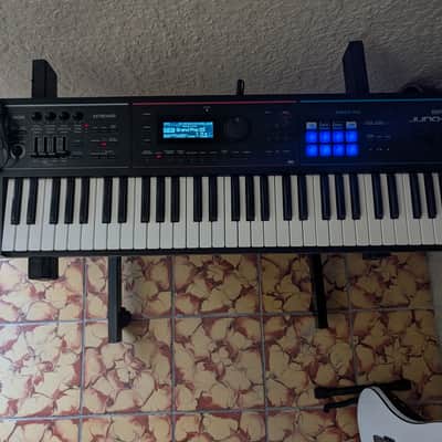 Roland Juno DS61 with Gigbag
