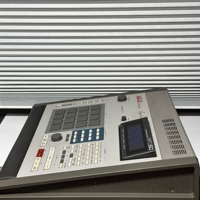 Akai MPC60  1988 - 1991 - Grey image 2