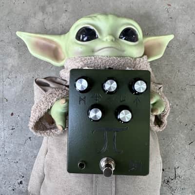 Black Hawk Pi Bass Fuzz 2025 - Tall Font Green image 2